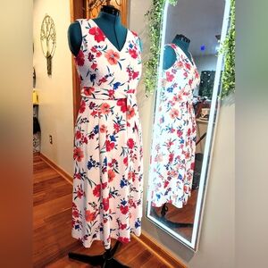 Size 6 Calvin Klein Floral Dress With Pockets!
